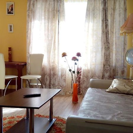 Apartment Studio On Mayakovskogo Avenue Zaporizhia Bagian luar foto